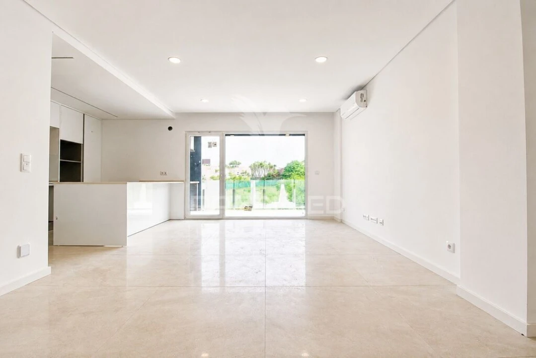 Apartamento T2 para Venda em Charneca de Caparica e Sobreda Foto 2