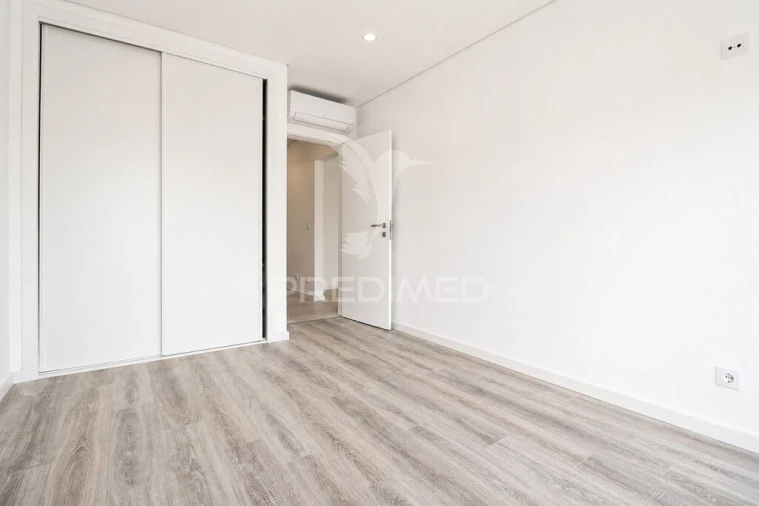 Apartamento T2 para Venda em Charneca de Caparica e Sobreda Foto 9