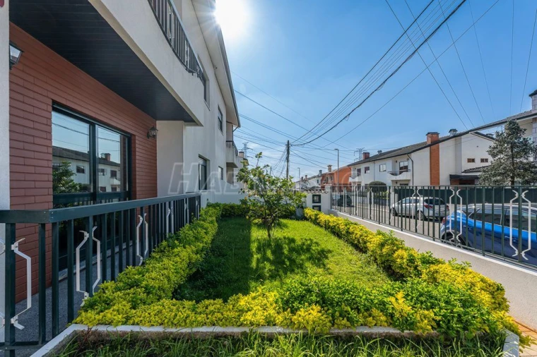 Moradia T4 para Venda em Alfena Foto 2