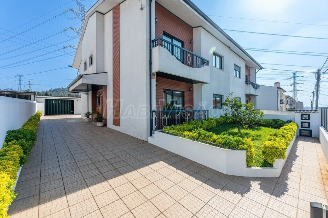 Moradia T4 para Venda em Alfena Foto 1