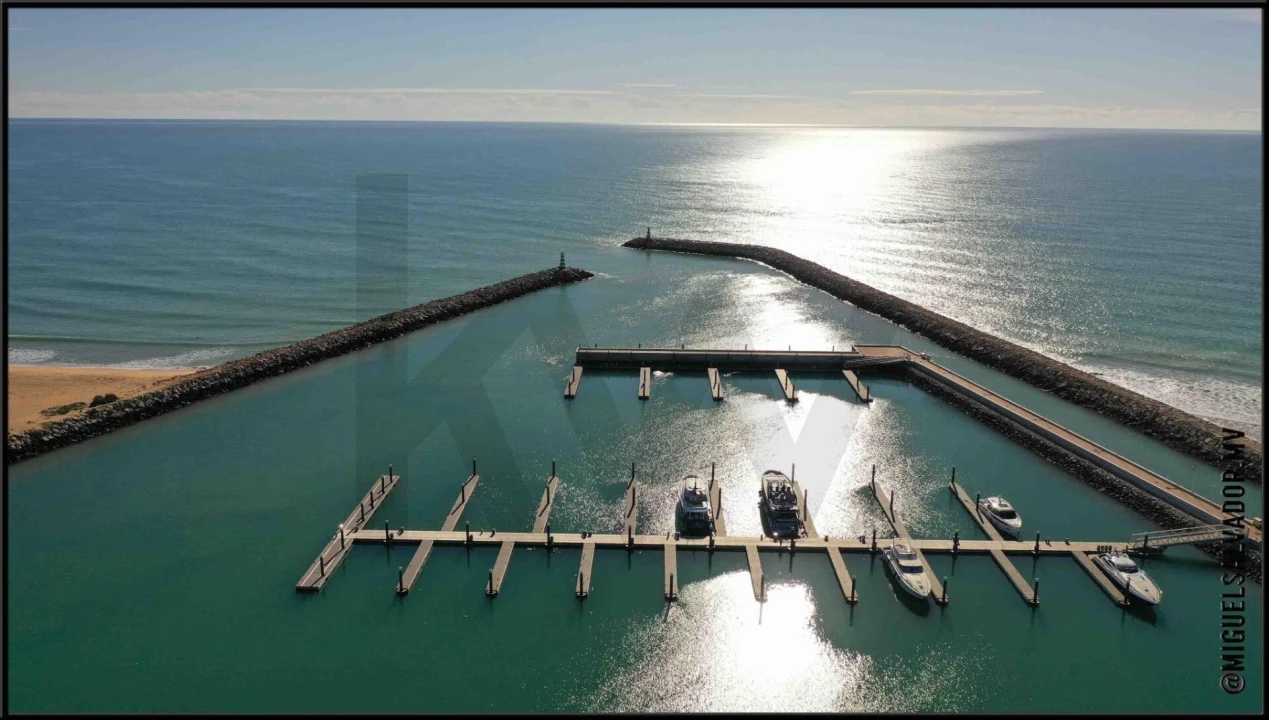 Apartamento T2 para Venda em Quarteira Foto 17