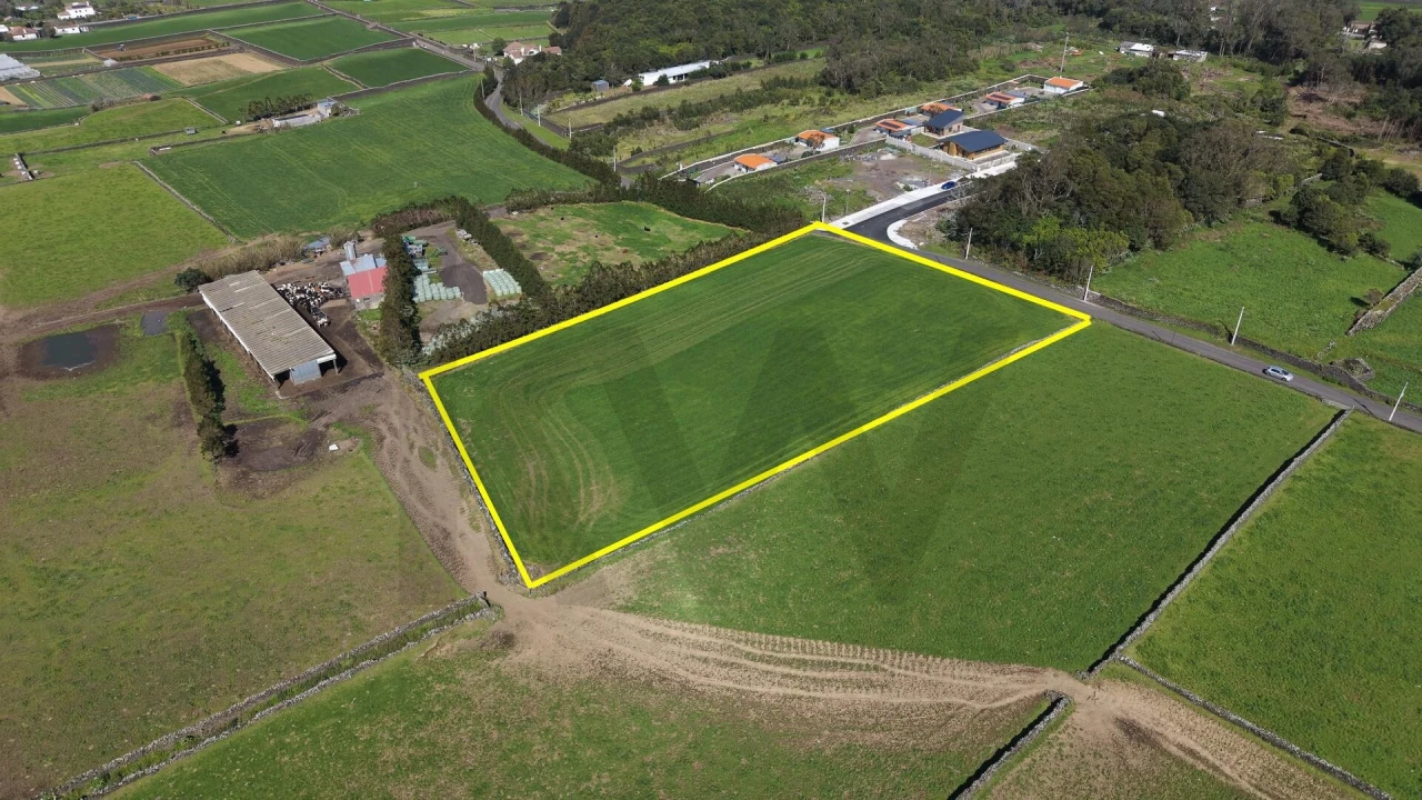 Terreno para Venda em Rabo de Peixe Foto 4