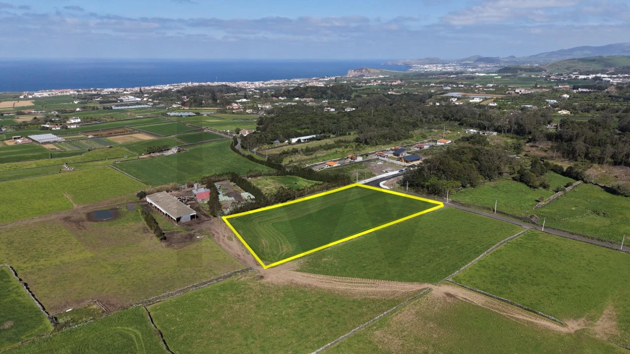 Terreno para Venda em Rabo de Peixe Foto 3