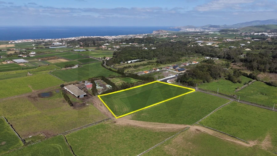 Terreno para Venda em Rabo de Peixe Foto 3