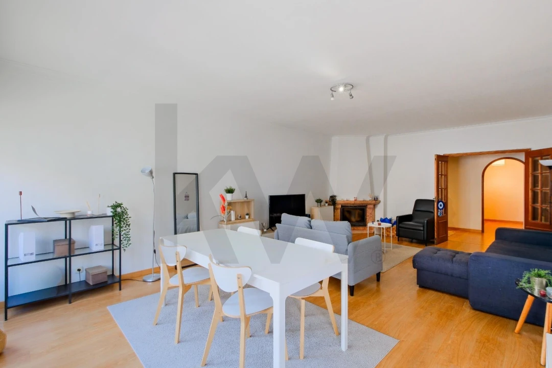 Apartamento T3 para Venda em Queluz e Belas Foto 1