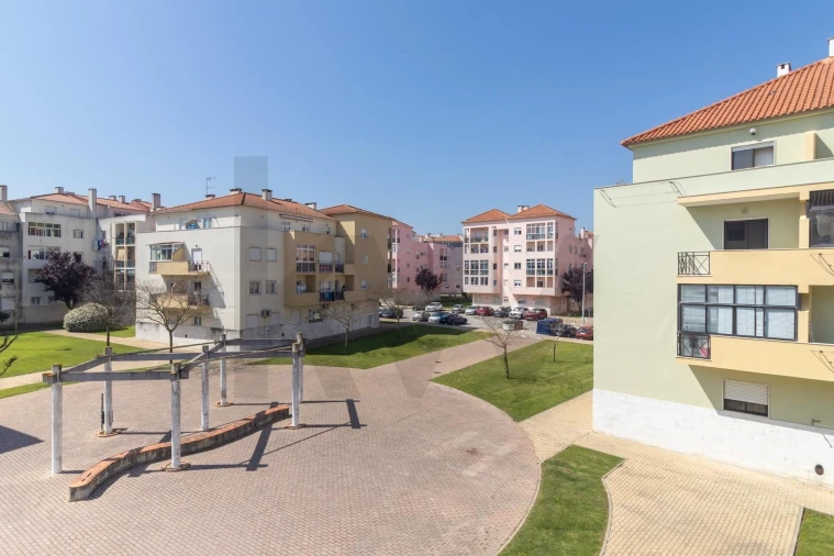 Apartamento T2 para Venda em Quinta do Conde Foto 29