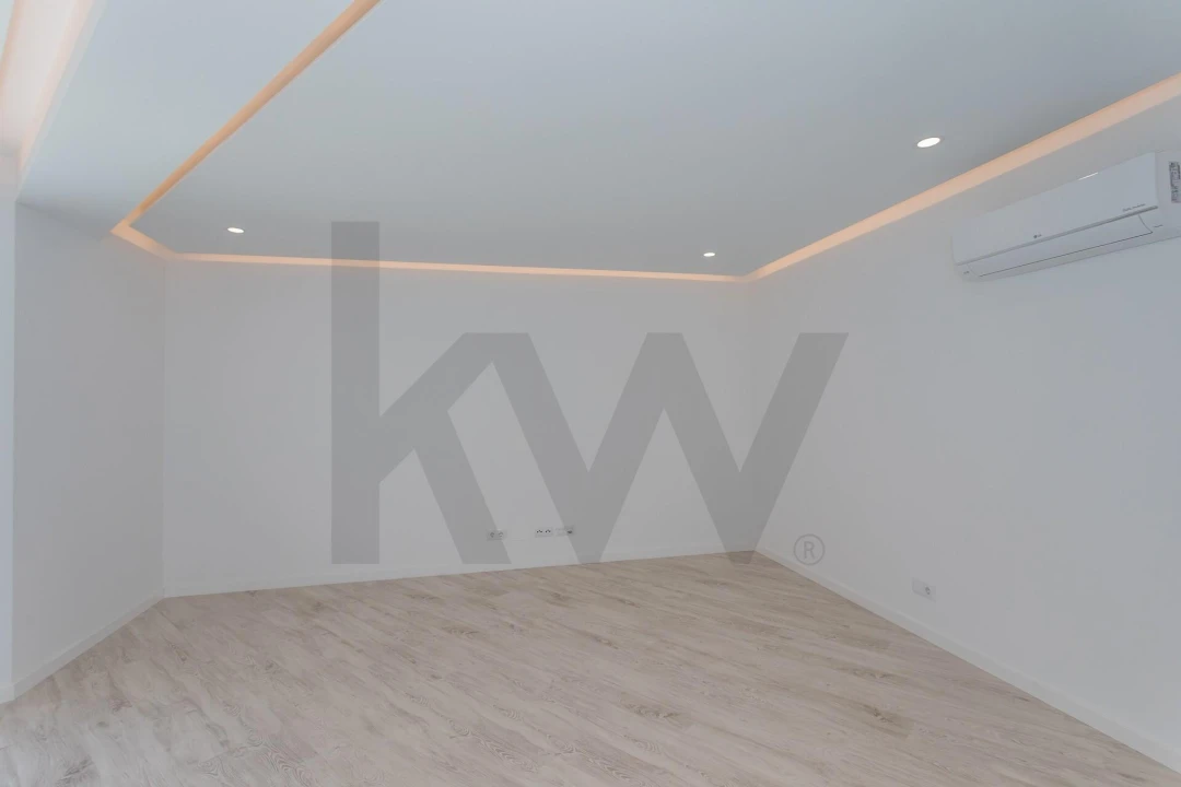 Apartamento T2 para Arrendamento em Seixal, Arrentela e Aldeia de Paio Pires Foto 6