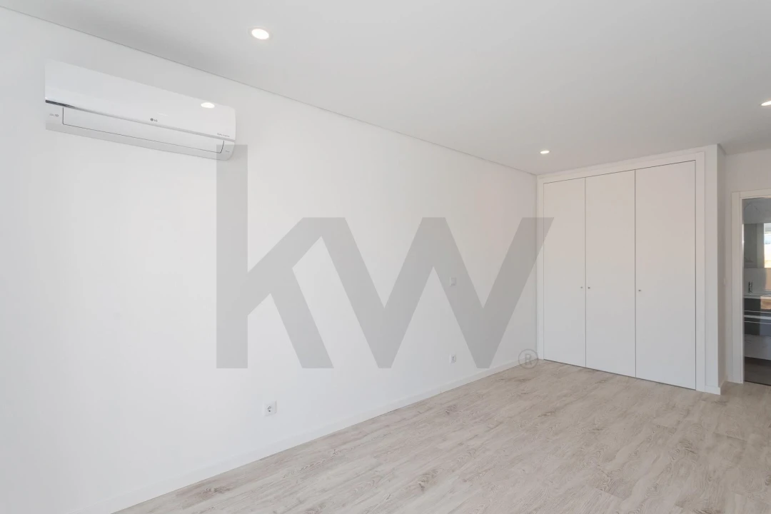 Apartamento T2 para Arrendamento em Seixal, Arrentela e Aldeia de Paio Pires Foto 16