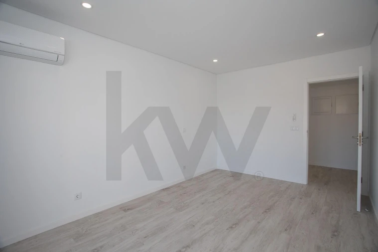 Apartamento T2 para Arrendamento em Seixal, Arrentela e Aldeia de Paio Pires Foto 27