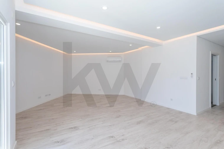 Apartamento T2 para Arrendamento em Seixal, Arrentela e Aldeia de Paio Pires Foto 9