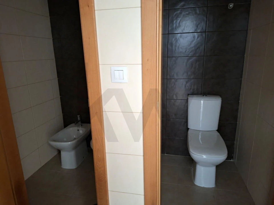 Loja para Venda em Santo António dos Cavaleiros e Frielas Foto 10