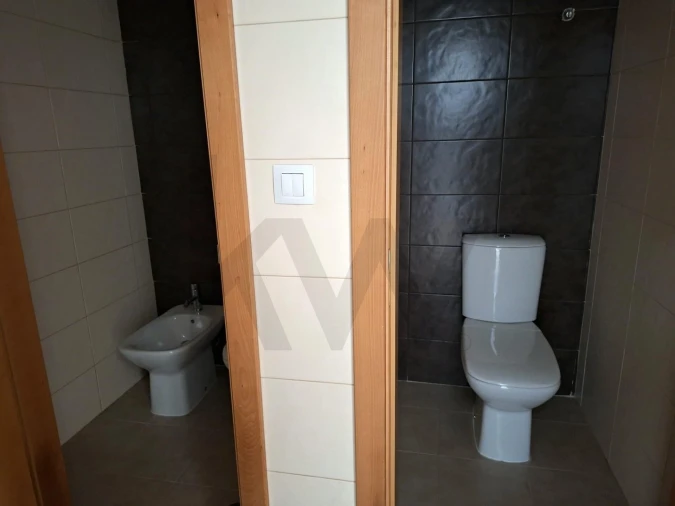 Loja para Venda em Santo António dos Cavaleiros e Frielas Foto 10