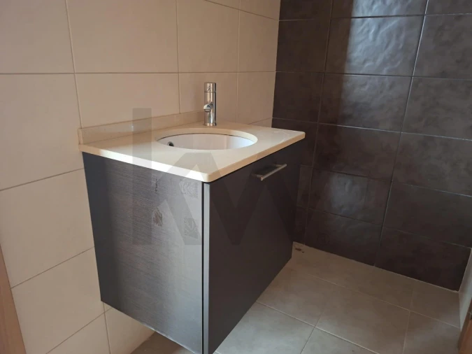 Loja para Venda em Santo António dos Cavaleiros e Frielas Foto 13