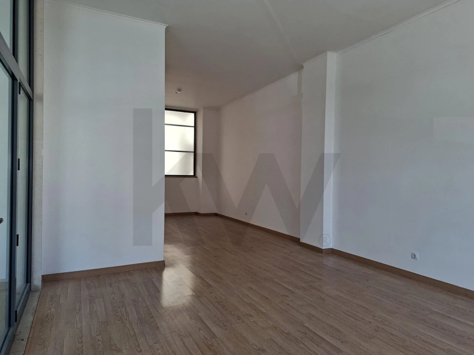 Loja para Venda em Santo António dos Cavaleiros e Frielas Foto 8