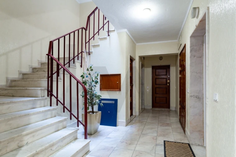 Apartamento T3 para Venda em Pontinha e Famões Foto 24