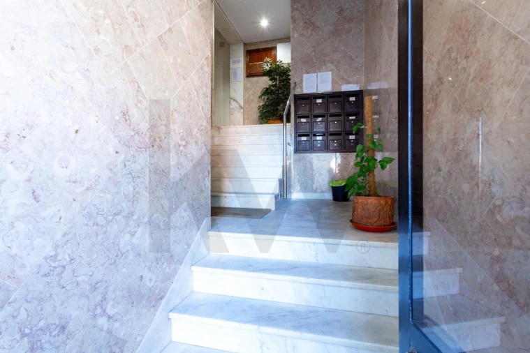 Apartamento T3 para Venda em Pontinha e Famões Foto 25