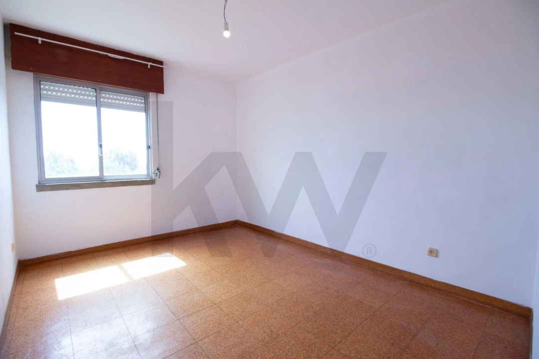 Apartamento T2 para Arrendamento em São Martinho Foto 7