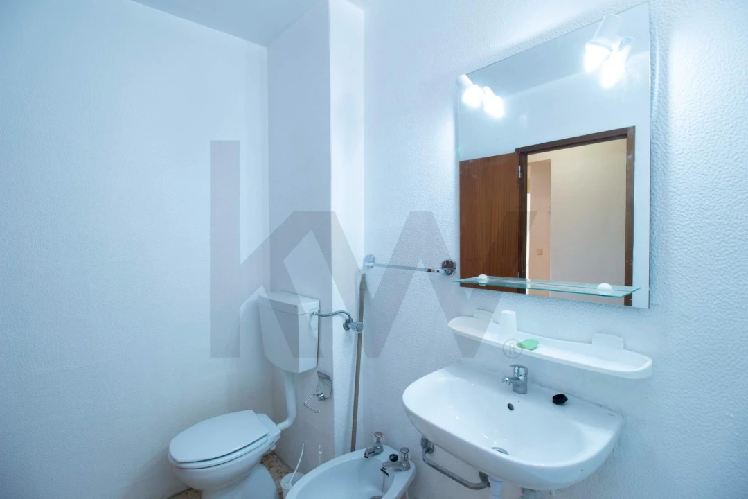 Apartamento T2 para Arrendamento em São Martinho Foto 8