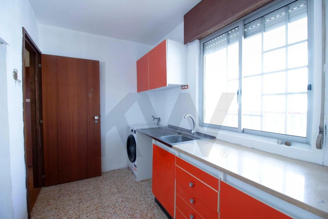 Apartamento T2 para Arrendamento em São Martinho Foto 4