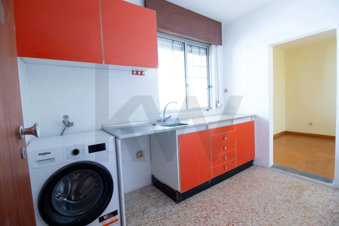Apartamento T2 para Arrendamento em São Martinho Foto 5