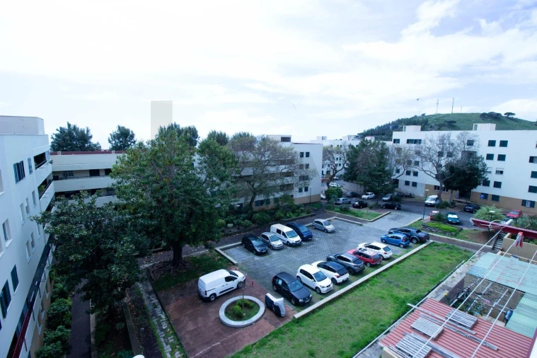 Apartamento T2 para Arrendamento em São Martinho Foto 9