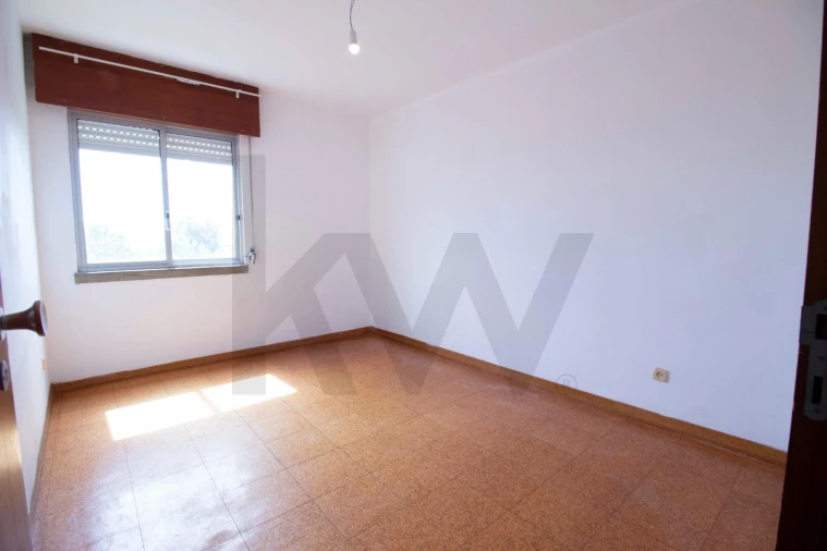 Apartamento T2 para Arrendamento em São Martinho Foto 6