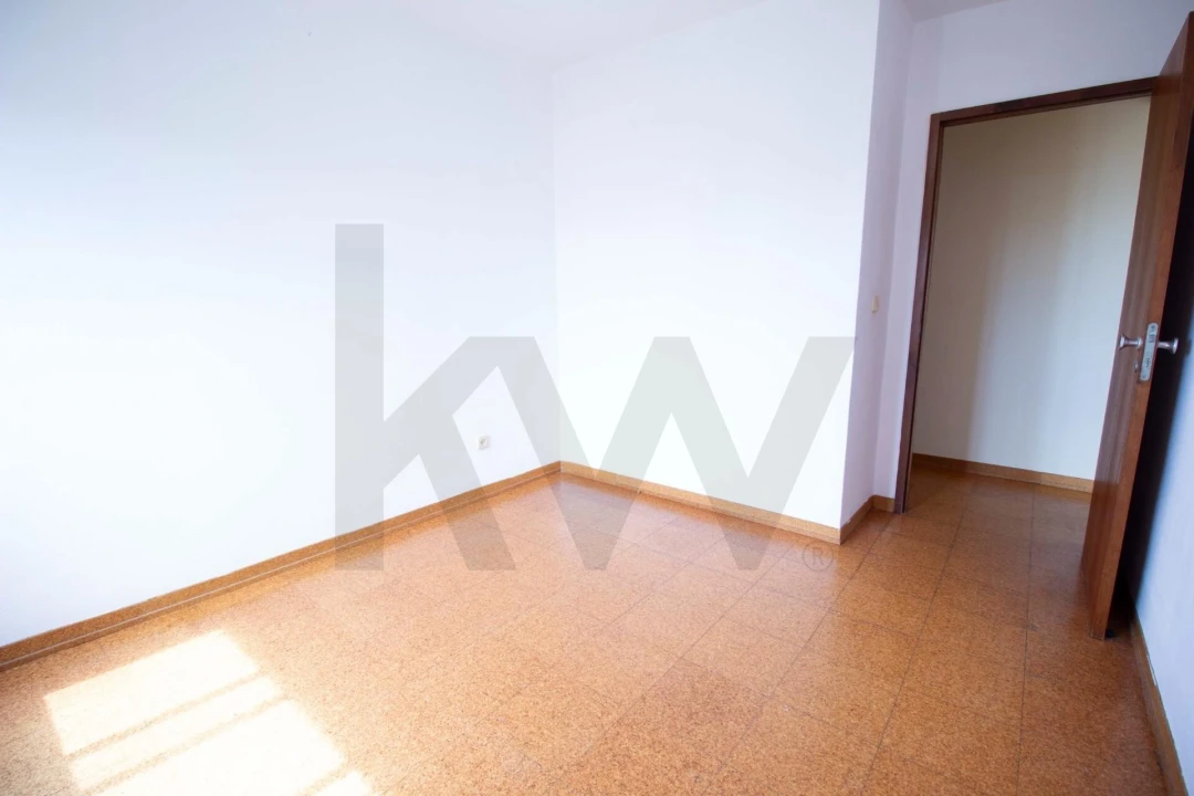 Apartamento T2 para Arrendamento em São Martinho Foto 11