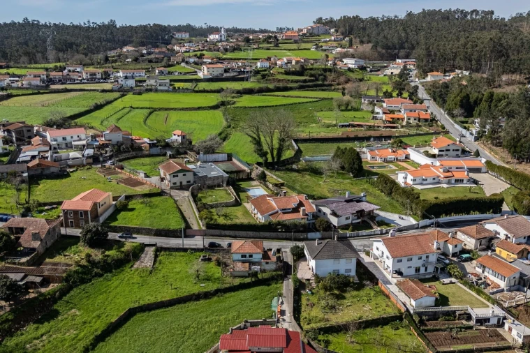 Terreno para Venda em O. Azeméis, Riba-Ul, Ul, Macinhata Seixa, Madail Foto 9
