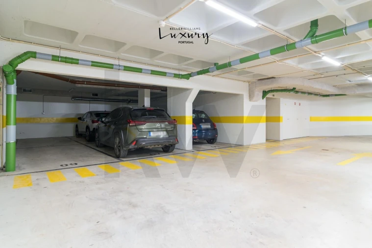Apartamento T2 para Venda em Areeiro Foto 24