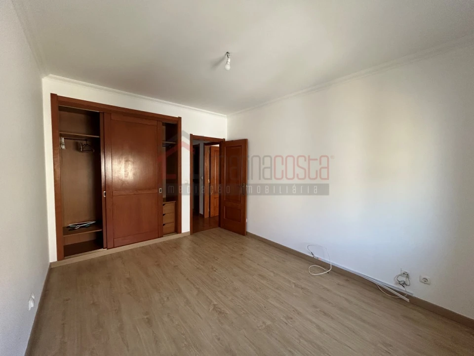 Apartamento T2 para Arrendamento em Peniche Foto 13