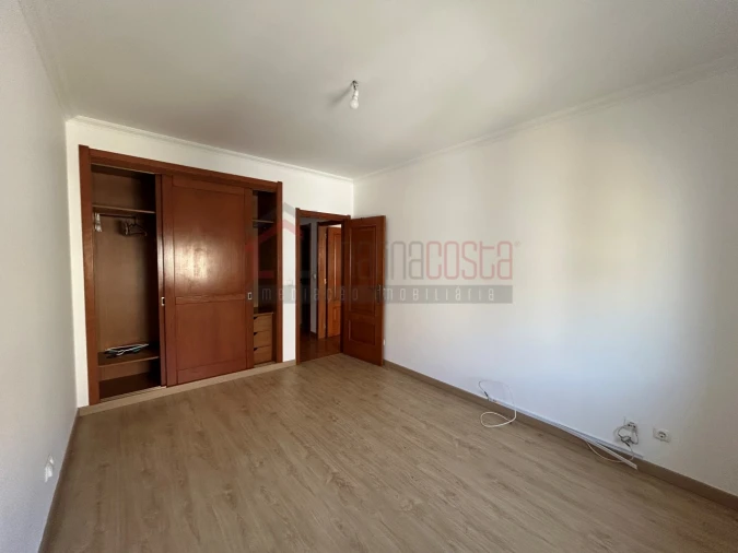 Apartamento T2 para Arrendamento em Peniche Foto 13