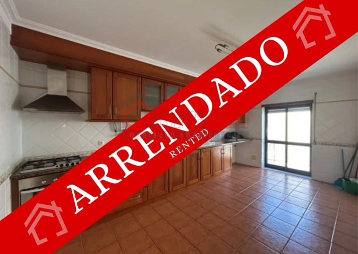 Apartamento T2 para Arrendamento em Peniche Foto 1