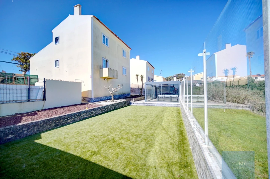 Moradia T4 para Venda em Carvoeira Foto 37