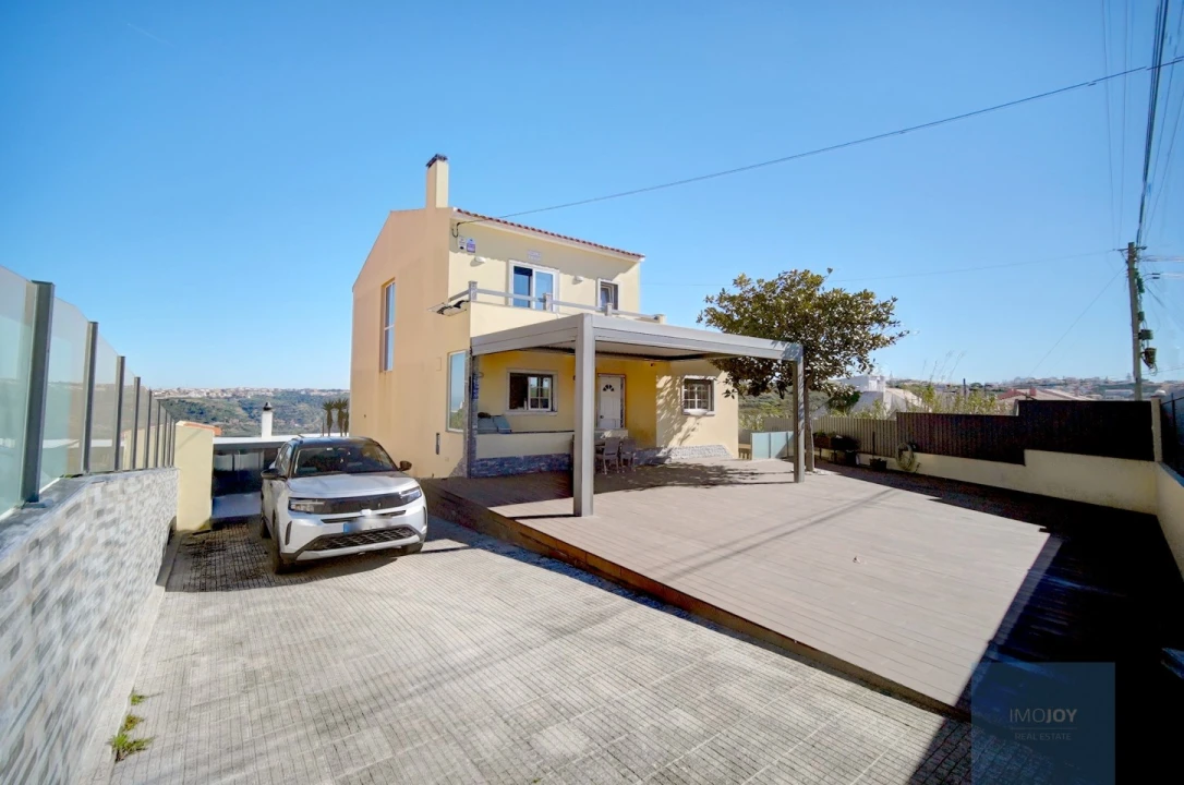 Moradia T4 para Venda em Carvoeira Foto 38