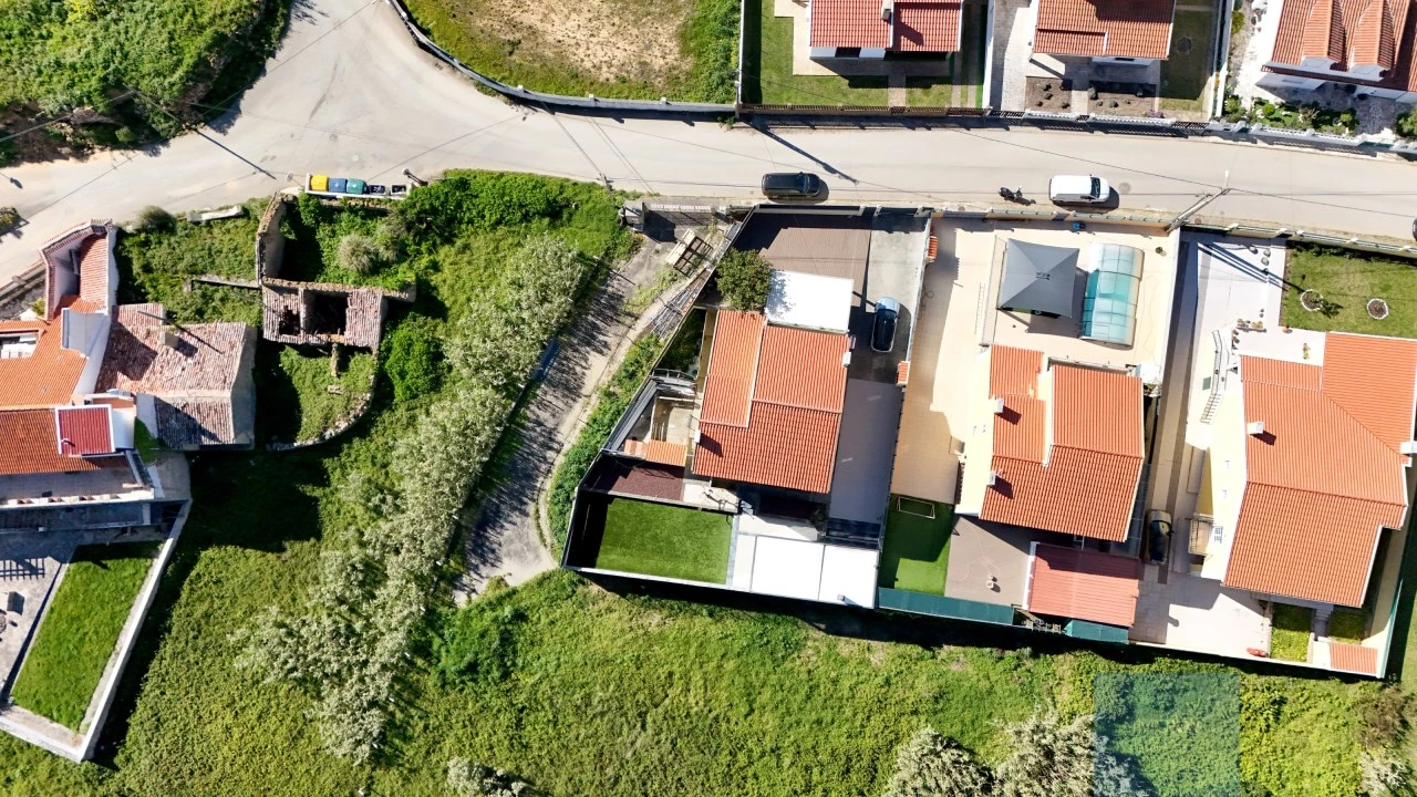 Moradia T4 para Venda em Carvoeira Foto 43