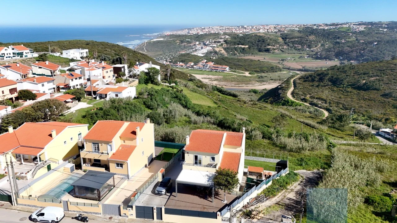 Moradia T4 para Venda em Carvoeira Foto 46