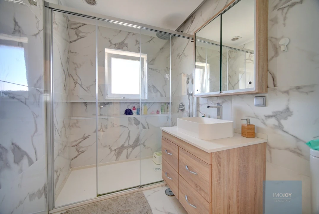 Moradia T4 para Venda em Carvoeira Foto 25