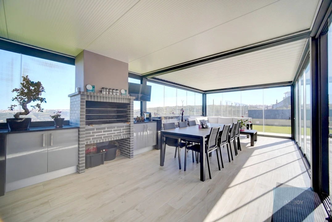 Moradia T4 para Venda em Carvoeira Foto 33