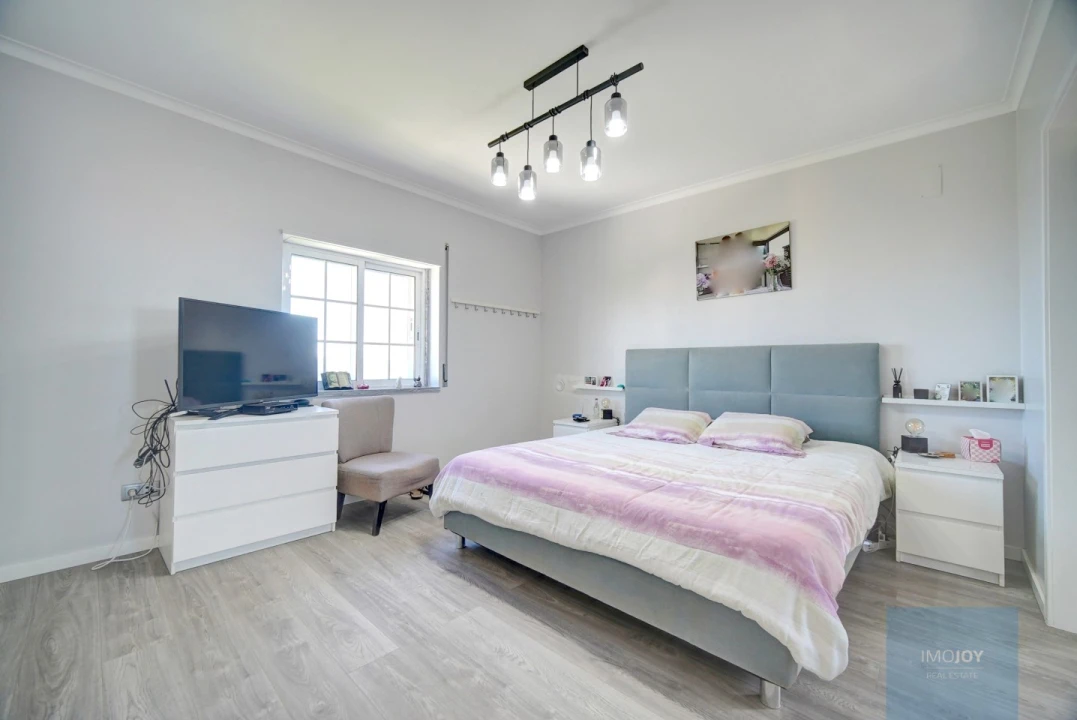 Moradia T4 para Venda em Carvoeira Foto 16