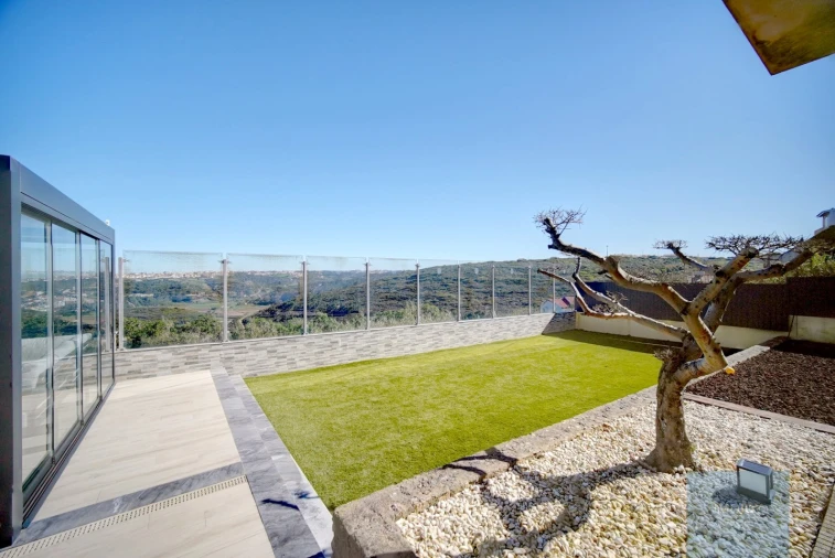 Moradia T4 para Venda em Carvoeira Foto 1