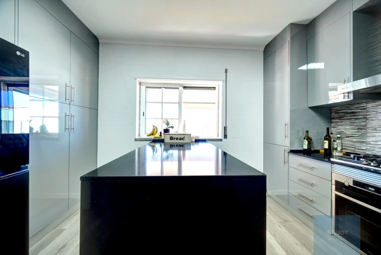 Moradia T4 para Venda em Carvoeira Foto 9