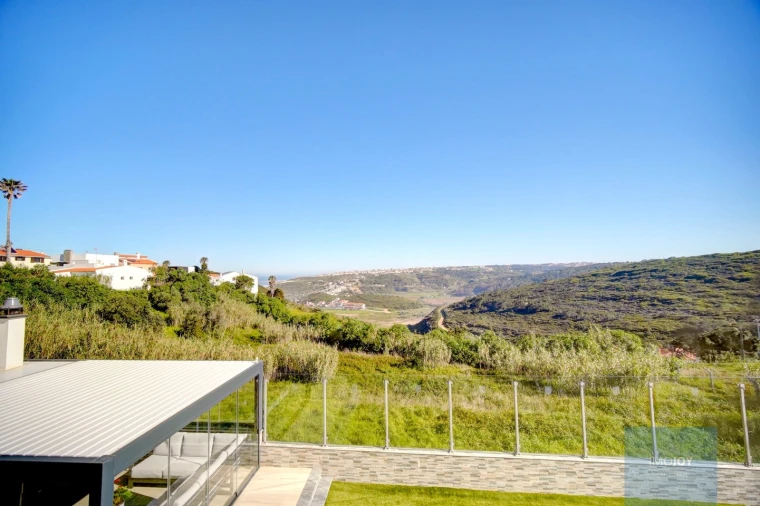 Moradia T4 para Venda em Carvoeira Foto 36