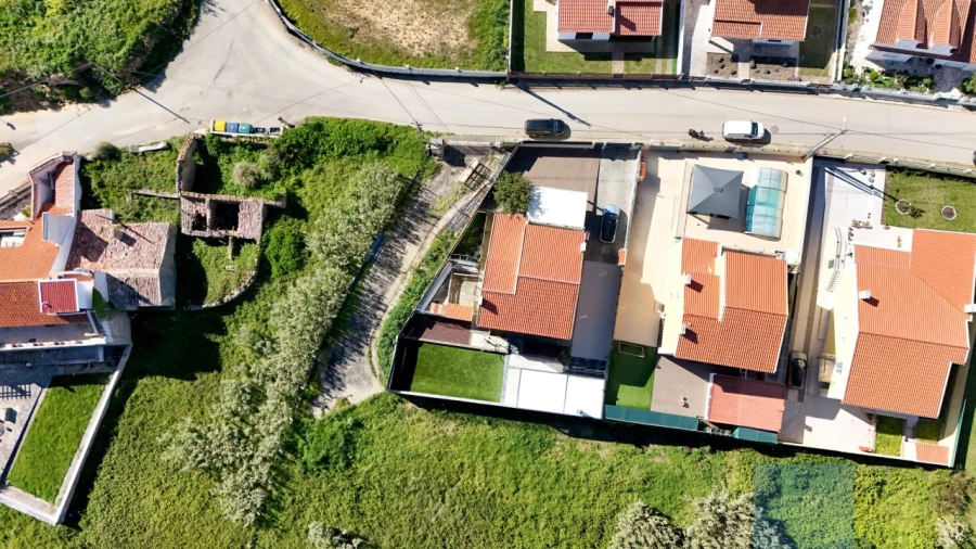 Moradia T4 para Venda em Carvoeira Foto 43