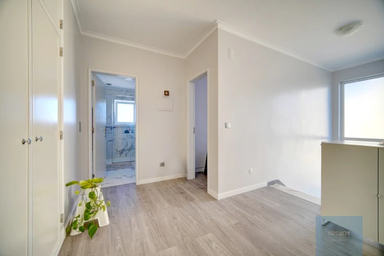 Moradia T4 para Venda em Carvoeira Foto 15