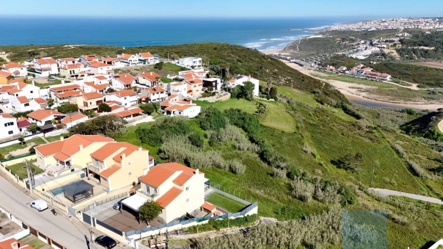 Moradia T4 para Venda em Carvoeira Foto 45