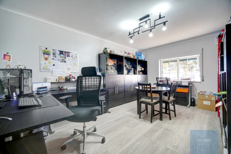 Moradia T4 para Venda em Carvoeira Foto 24