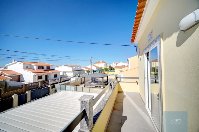 Moradia T4 para Venda em Carvoeira Foto 35