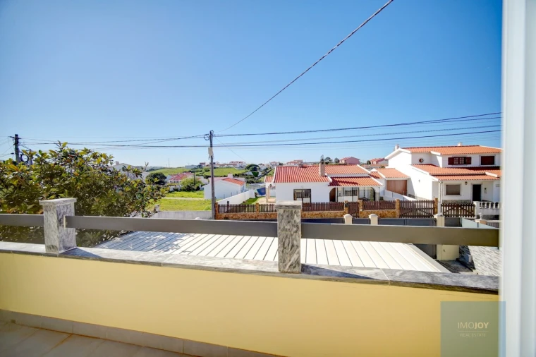 Moradia T4 para Venda em Carvoeira Foto 34