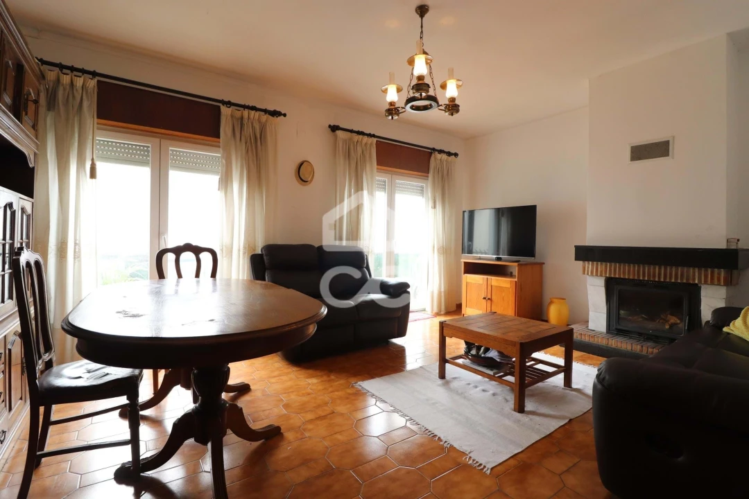 Apartamento T2 para Arrendamento em Eiras e São Paulo de Frades Foto 2