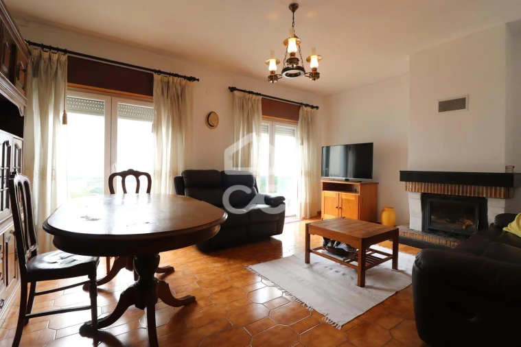 Apartamento T2 para Arrendamento em Eiras e São Paulo de Frades Foto 2